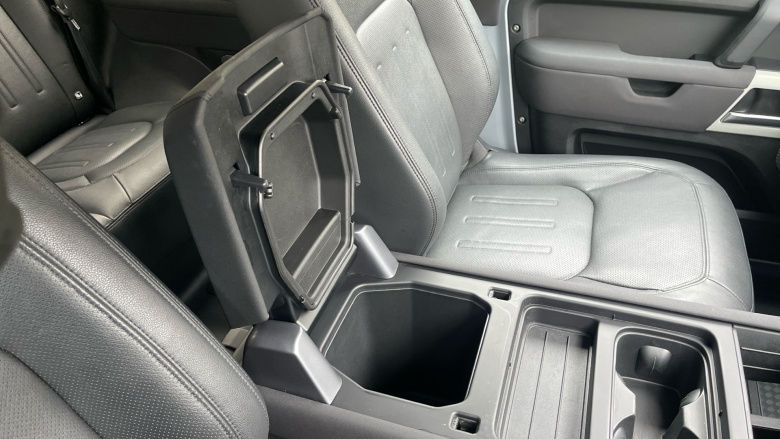 Land Rover Defender 2.0 P300 SE 90 3dr Auto Petrol Estate